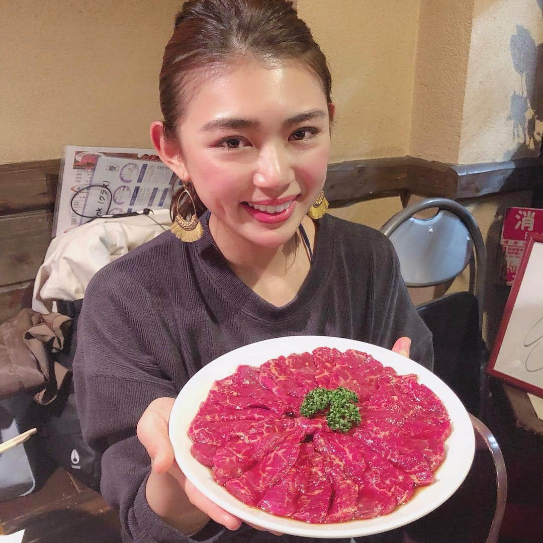 坪井ミサトさんのインスタグラム写真 - (坪井ミサトInstagram)「. . 寝る前の食テロ🥩 もう食べたい。。。 . 大好きな @kei_yakiniku さん💕 . かわいい後輩ちゃんも 引き連れて😆✨ 関西出身ですごくいい子。 バナナ女子🍌です🌺笑 . . #焼肉 #焼肉女子 #肉女子 #お肉大好き #エネルギー #焼肉慶 #新丸子 #food #foodie #幸せ #happy #fitness #fitnessgirl #野球 #野球女子」4月8日 0時35分 - misato1030