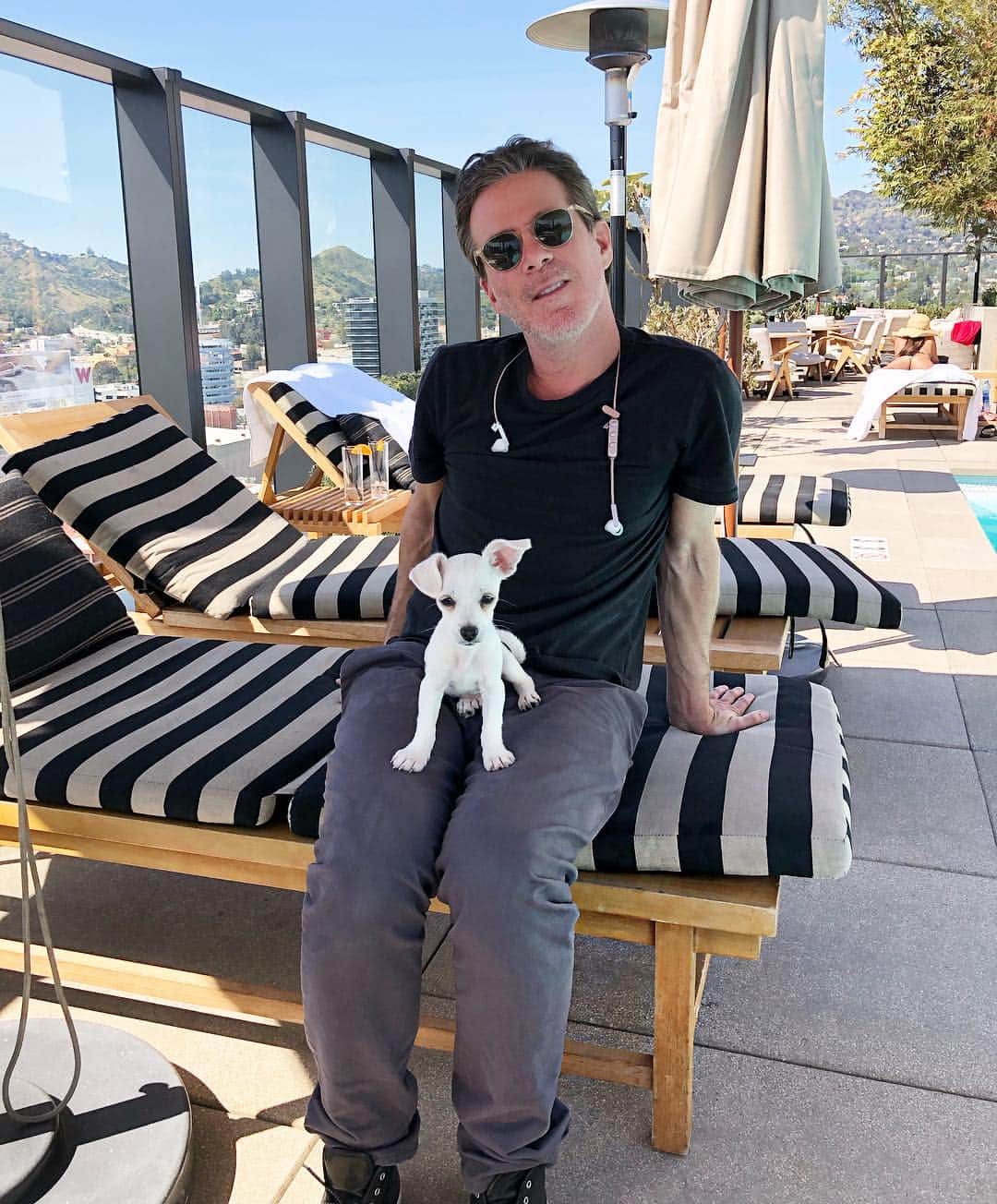 scottlippsさんのインスタグラム写真 - (scottlippsInstagram)「Stopping by the puppy adoption today @thelabellefoundation 10-2 pm 8428 Melrose place, to support a great cause, this is where  I met baby Milo , see you there! #puppies #sundays #california #love」4月8日 0時36分 - scottlipps