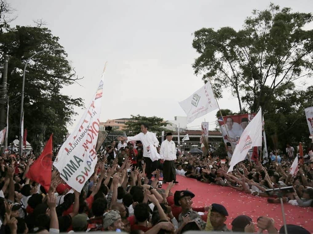 エリック・トヒルさんのインスタグラム写真 - (エリック・トヒルInstagram)「Hari ini Karnaval Indonesia 01 di Kota Tangerang dipenuhi ribuan pendukung paslon 01. Kita merayakan pesta demokrasi ini dengan kegembiraan dan kerukunan.  #KarnavalIndonesia01 #01IndonesiaMaju #01OptimisIndonesiaMaju #JokowiLagi」4月8日 0時44分 - erickthohir