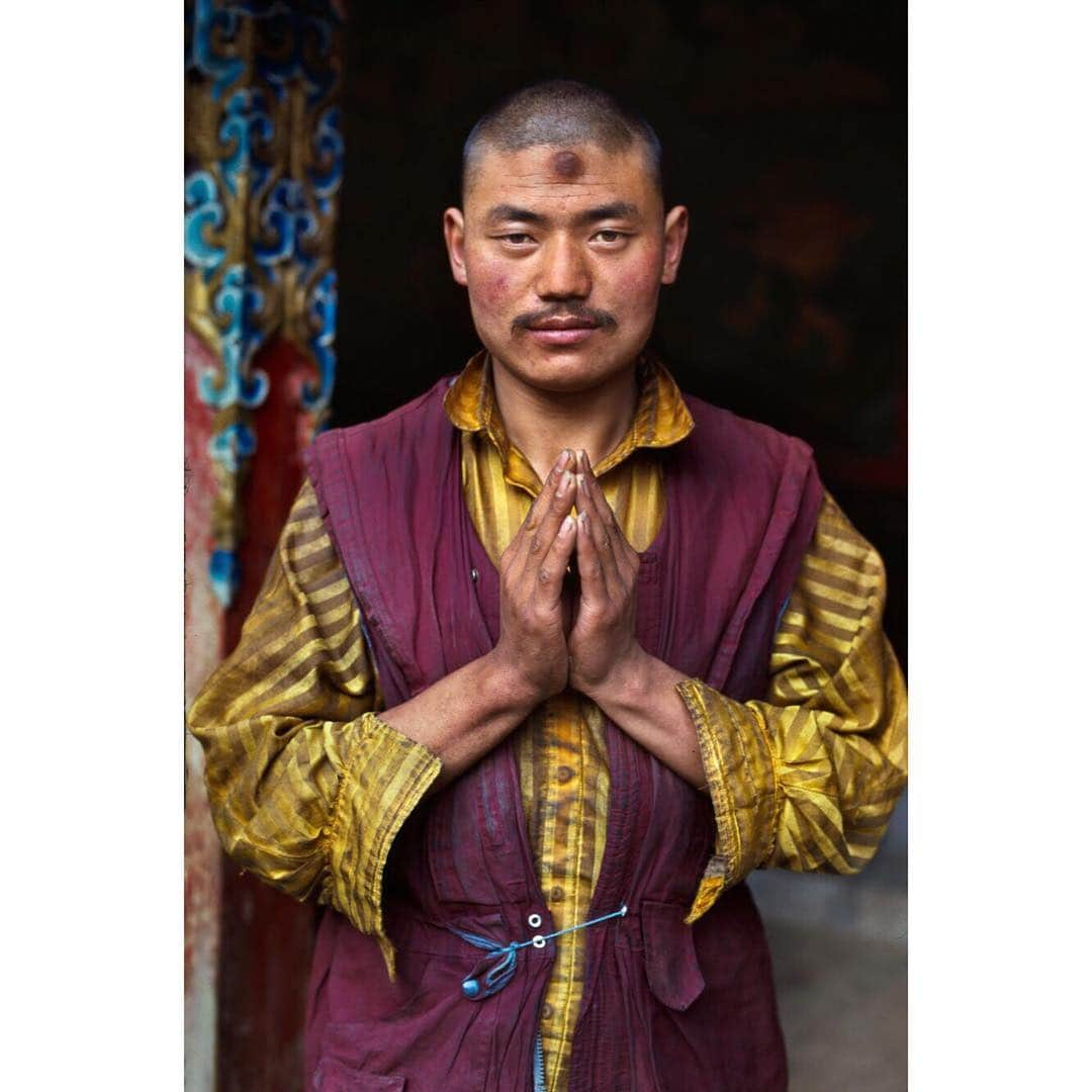 スティーブ・マカリーさんのインスタグラム写真 - (スティーブ・マカリーInstagram)「“Just as a candle cannot burn without fire, men cannot live without a spiritual life.” - Buddha. A Buddhist monk with a zebibah (prayer bump) on his forehead due to touching his head to the ground during tens of thousands prostrations, #Tibet, 2001.」4月8日 0時47分 - stevemccurryofficial