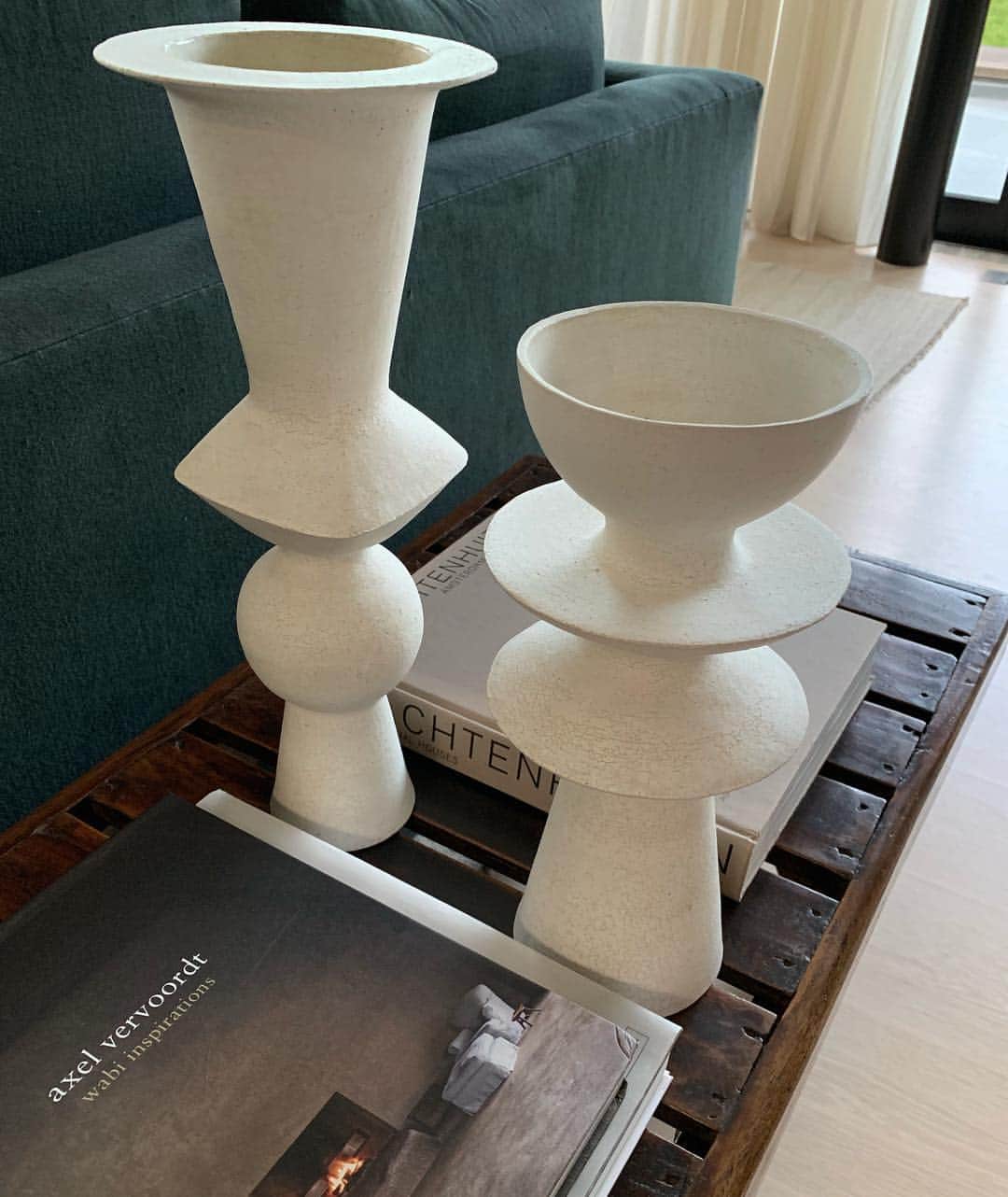 のインスタグラム：「It might look like a sophisticated Sunday but Mary Poppins is playing in the background ( it’s going to be a good day!!) and I finally got time to place these beautiful new @humblematter ceramics in my home. I’ve included a link to their fundraising efforts in my stories.」