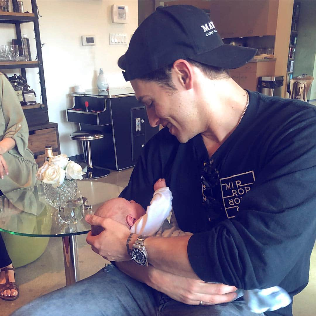 グレッグ・サルキンさんのインスタグラム写真 - (グレッグ・サルキンInstagram)「Got to hold Pia in my arms for the first time yesterday! ❤️🙌🏻 @davidhenrie I couldn’t be happier for you & Maria. You’re an incredible friend & I know will be an incredible father.  Love you bro.  Congratulations.」4月8日 0時52分 - greggsulkin