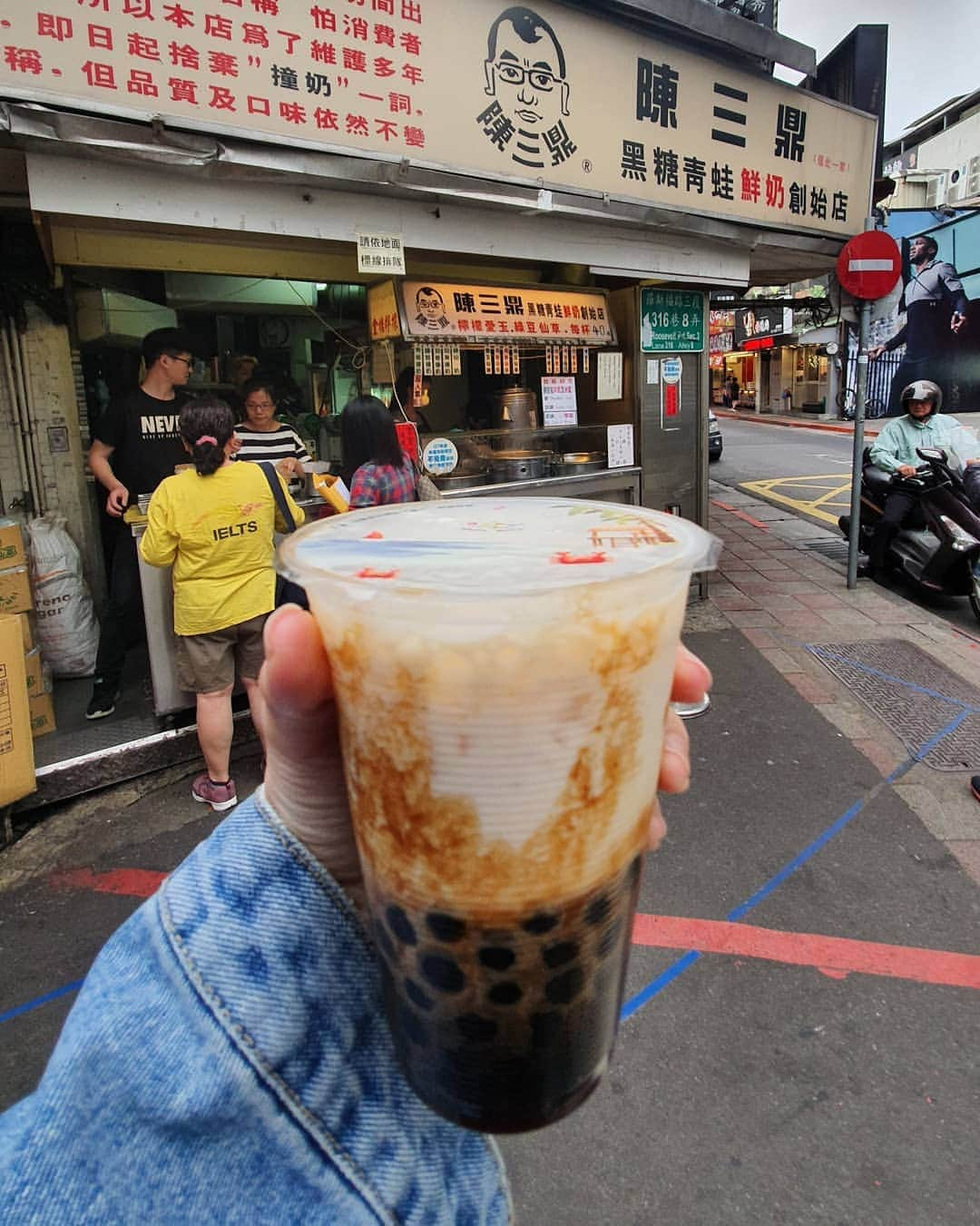 グレース＝カンクラオさんのインスタグラム写真 - (グレース＝カンクラオInstagram)「Here are some of the 10 bubble teas you must try in Taipei! #ดึกแล้วลงได้ #สบายใจแบบนี้ #ขึ้นเหนือล่องใต้ลองมาเกือบ40ร้านนี่คือที่ชอบที่สุดค่ะ」4月8日 1時07分 - gracekanklao