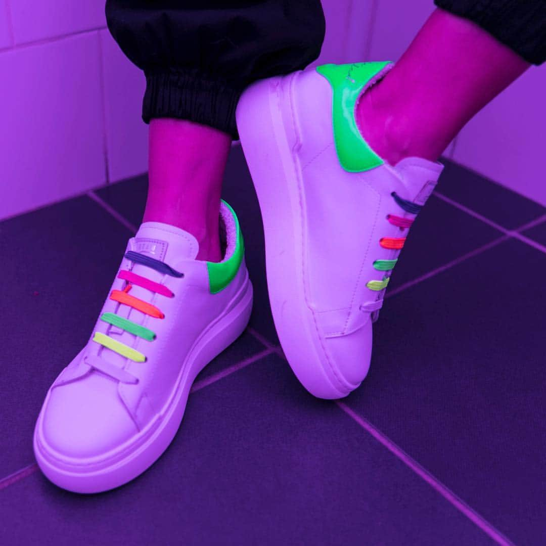 Blonde Saladさんのインスタグラム写真 - (Blonde SaladInstagram)「The most wanted piece in the most wanted shades ⚡ SHOP NOW our limited edition @staushoes X TBS platform sneakers with neon details 💕You can find them only in our online shop #theblondesalad #newcollection #ss19 #platform #sneakers」4月8日 1時07分 - theblondesalad