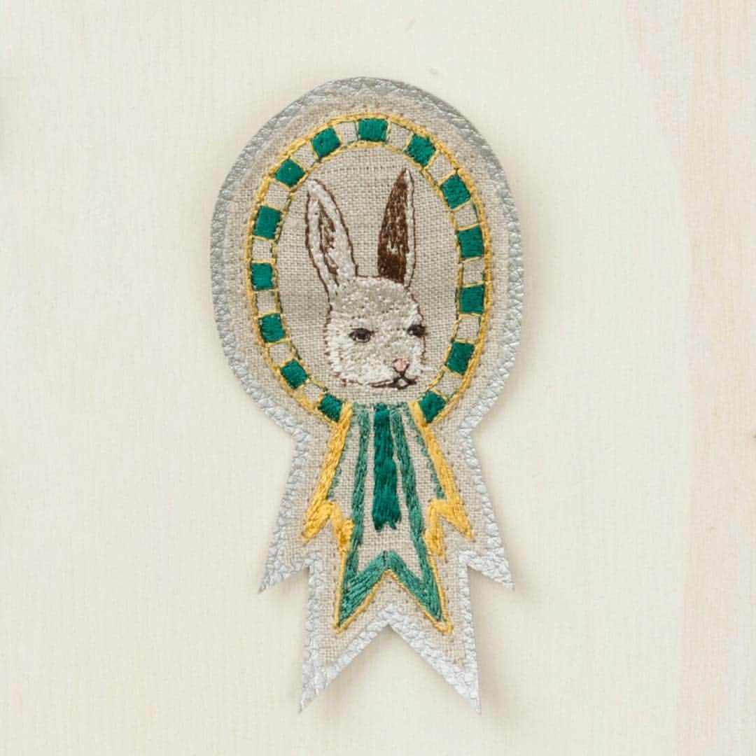 コーラル アンド タスクさんのインスタグラム写真 - (コーラル アンド タスクInstagram)「A customer favorite, Bunny embroidered badge pin is the perfect Spring accessory to add to your outfit or bag. 🏅✨ #embroideredpin #embroideredbadges #bunny #embroideredbunny #badge #bunnylove #bunnypin」4月8日 1時08分 - coralandtusk