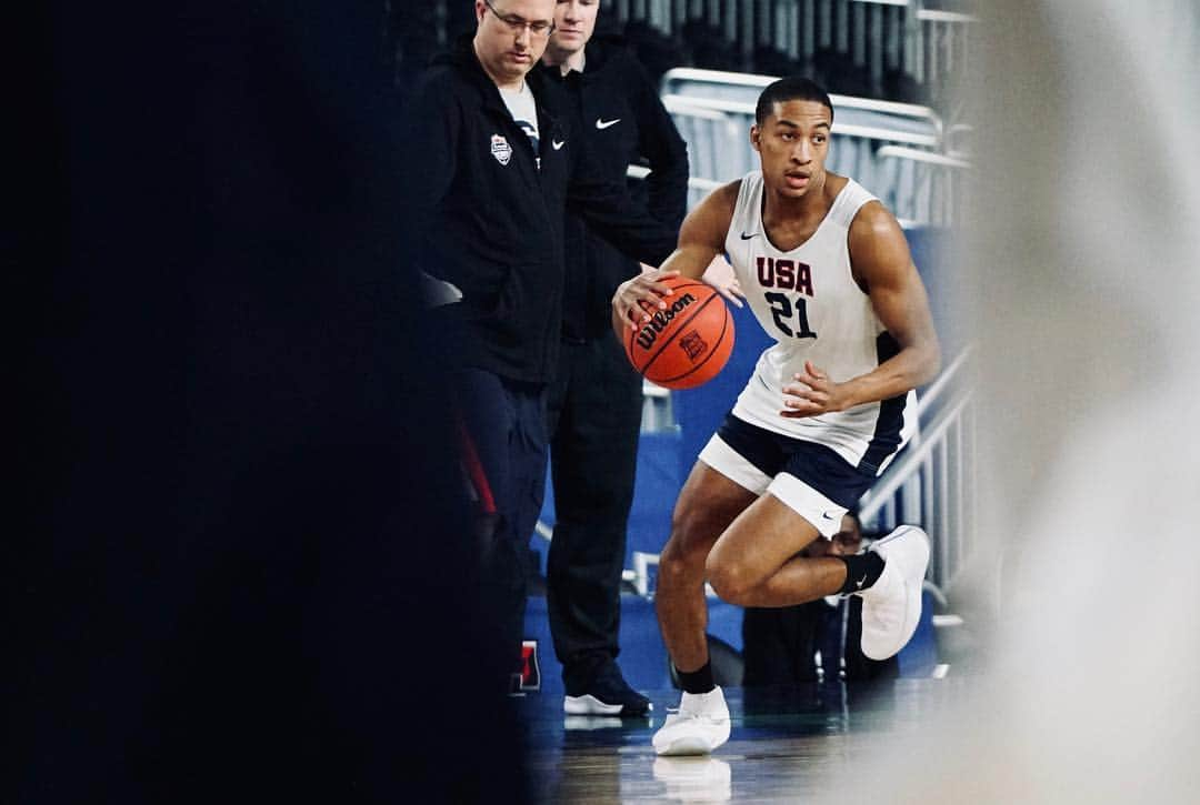 USA Basketballさんのインスタグラム写真 - (USA BasketballInstagram)「The USA Men’s Jr. National Team Class of 2020 practicing on the Final Four floor this morning at U.S. Bank Stadium 👍🏼」4月8日 1時17分 - usabasketball