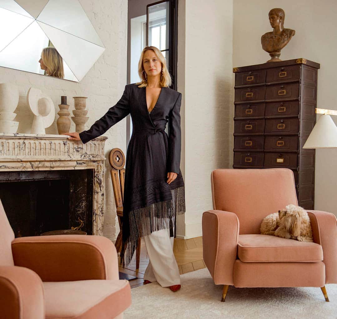 PORTER magazineさんのインスタグラム写真 - (PORTER magazineInstagram)「The ultimate #interiors inspiration, incoming… Fashion Designer @MishaNonoo shows us around her Manhattan brownstone apartment which oozes breezy Cali vibes - the perfect yin-yang balance, if you ask us. See the full shoot in PORTER's new issue available on global newsstands now. 📸: @cgbp  Fashion Editor: @lillimilli  Misha wears jacket by @oscardelarenta and pants by @rosettagetty」4月8日 1時32分 - portermagazine