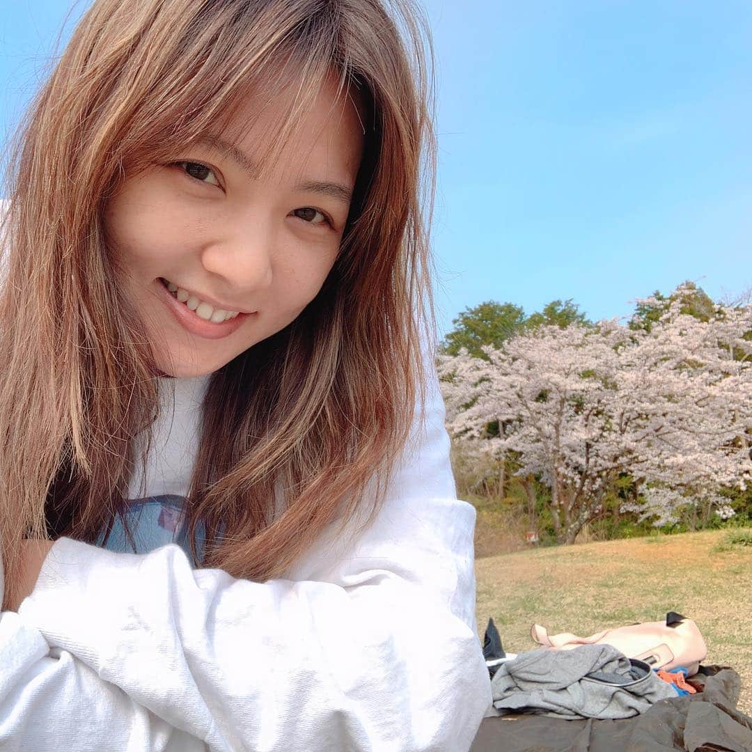 野呂佳代さんのインスタグラム写真 - (野呂佳代Instagram)「お昼桜をみに🌸 ピクニック🎪 お天気が良くていいお昼でした✨ #桜  #お花見  #ピクニック」4月8日 1時35分 - norokayotokyo