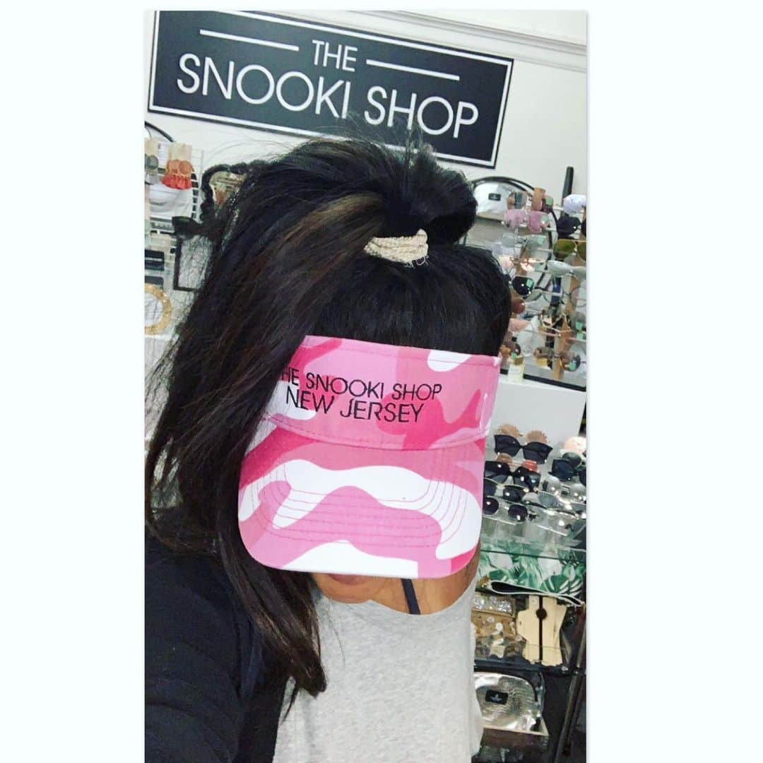 ニコール・ ポリッツィさんのインスタグラム写真 - (ニコール・ ポリッツィInstagram)「#thesnookishop 👊🏽🖤」4月8日 1時38分 - snooki