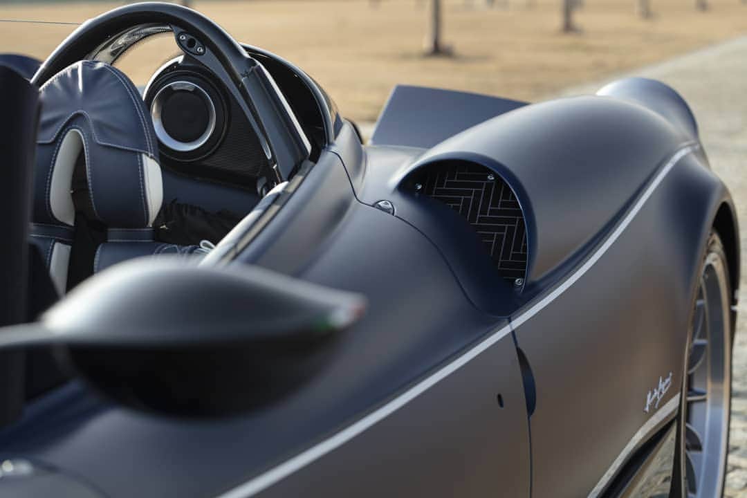 パガーニ・アウトモビリのインスタグラム：「We're almost there! Only a few days left to the official launch of the new book: "Pagani Hypercars - More". 9th April - 6.30pm - @rizzoligalleria bookstore - Milan.  Get your copy signed by Horacio Pagani himself!  #pagani #huayra #huayraroadster #hp #horaciopaganimuseo #rizzoli #mondadori #hypercars #paganihypercars @rizzolilibri @luca_f_venturi @mikael_masoero」