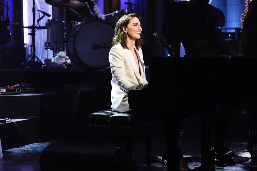 Saturday Night Liveさんのインスタグラム写真 - (Saturday Night LiveInstagram)「🔥🔥🔥 performances, @SaraBareilles!  Watch at YouTube.com/SNL and our link in bio.」4月8日 1時53分 - nbcsnl