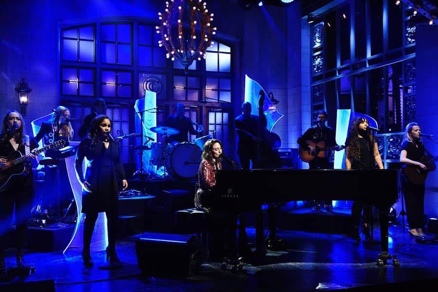 Saturday Night Liveさんのインスタグラム写真 - (Saturday Night LiveInstagram)「🔥🔥🔥 performances, @SaraBareilles!  Watch at YouTube.com/SNL and our link in bio.」4月8日 1時53分 - nbcsnl