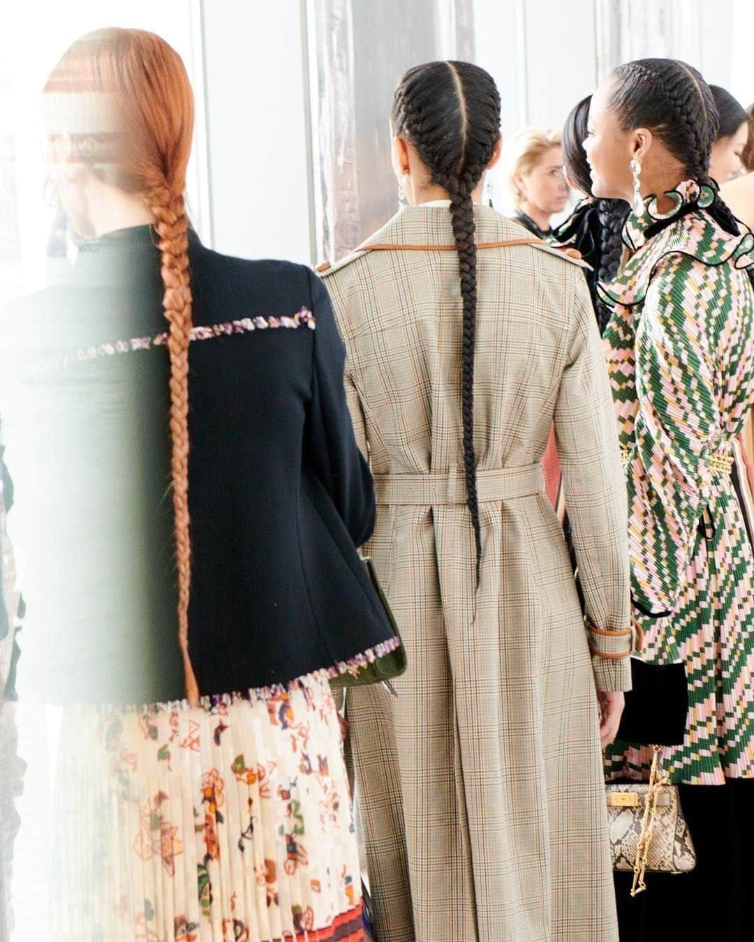 Sam Villaさんのインスタグラム写真 - (Sam VillaInstagram)「Looking for an easy way to bring #runway style straight to your routine? @Redken Global Creative Director @guidopalau opted for ultra-long braids backstage at Tory Burch (@toryburch) this season. From running errands to running at the gym - or running to an after work event! - this look is versatile and long-lasting. Do you see this #braidstyle in your future?⠀ ⠀ Get the look: prepped with Satinwear 04, braids controlled with Dry Shampoo Paste 05 and finished with Forceful 23. ⠀ ⠀ Pro-Tip: Downtime in the salon while your client is processing? Pull out a mannequin and take this time to TEACH them a style like these braids! This is a great way to connect with your client and teach them something of value. They will thank you for it ❤️.⠀ *⠀ *⠀ *⠀ #SamVilla #RedkenBrandAmbassador #Redken #RedkenObsessed #SamVillaHair #SamVillaCommunity #redkenartist #tightbraids #beyondtheponytail #modernsalon #thebeautyeffect #updo #downstyle #bohostyle #braidsofig #hairvids #creativeliving #beautygram #prettyhair #prettyupdos #braidsofig #Fishtails #FrenchBraids #RopeBraids #InfinityBraids #festivalhair #festivalseason #hairlook」4月8日 2時02分 - samvillahair