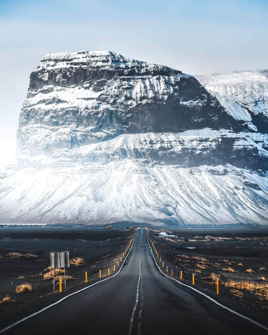 instagoodさんのインスタグラム写真 - (instagoodInstagram)「@grgcollier Icelandic roads reign supreme over all others - a mind blowing roadtrip 🥶」4月8日 2時06分 - instagood