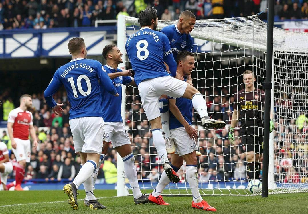 アンドレ・ゴメスさんのインスタグラム写真 - (アンドレ・ゴメスInstagram)「🔵 Our third consecutive win and we don't want to stop! Proud of our team effort 🤜🏻🤛🏻 Goodison Park 🙏🏻 for your unconditional support.  #COYB #GoToffees」4月8日 2時22分 - aftgomes21