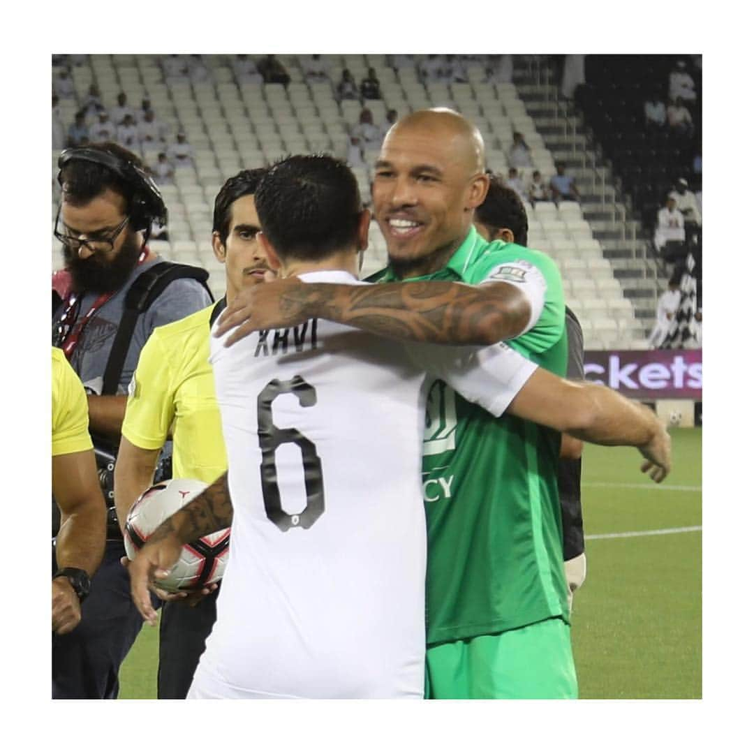 ナイジェル・デ・ヨングさんのインスタグラム写真 - (ナイジェル・デ・ヨングInstagram)「Probably the last time we face each other as players on the pitch.  Hands down one of the best players of our generation.  Buena suerte grande! 💫」4月8日 2時23分 - nigeldejong