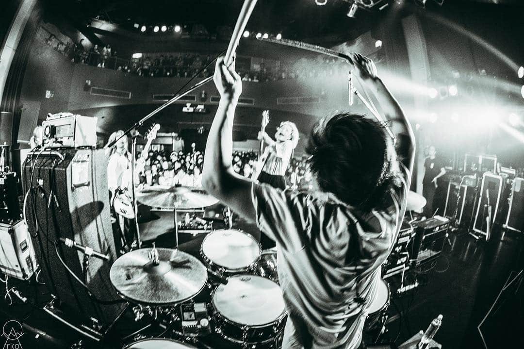 tricotさんのインスタグラム写真 - (tricotInstagram)「4.7.19  SYNCHRONICITY'19,Shibuya Pic: @y_uumme_  #tricot #tricotband」4月8日 2時24分 - tricot_band_jp