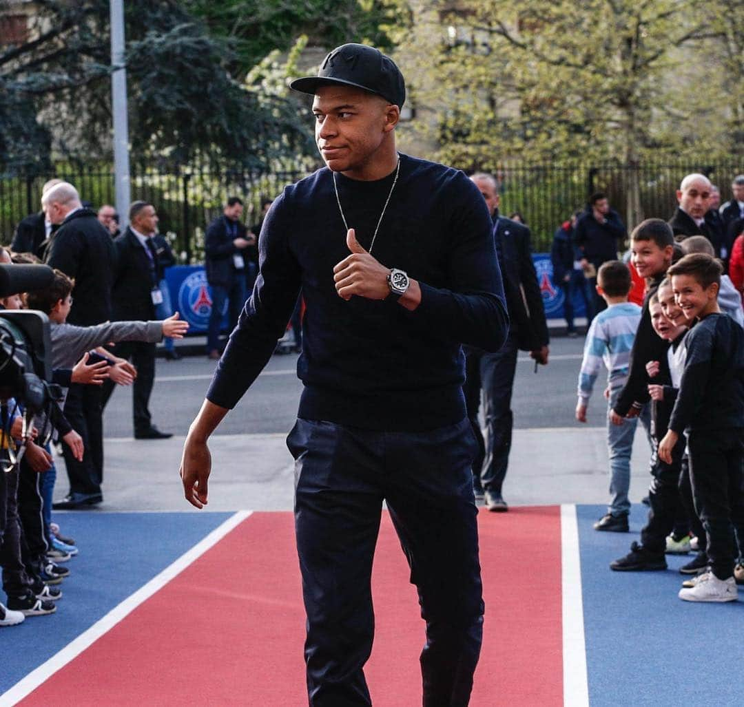 キリアン・エムバペさんのインスタグラム写真 - (キリアン・エムバペInstagram)「ICI C’EST PARIS 🔴🔵👊🏽」4月8日 2時53分 - k.mbappe