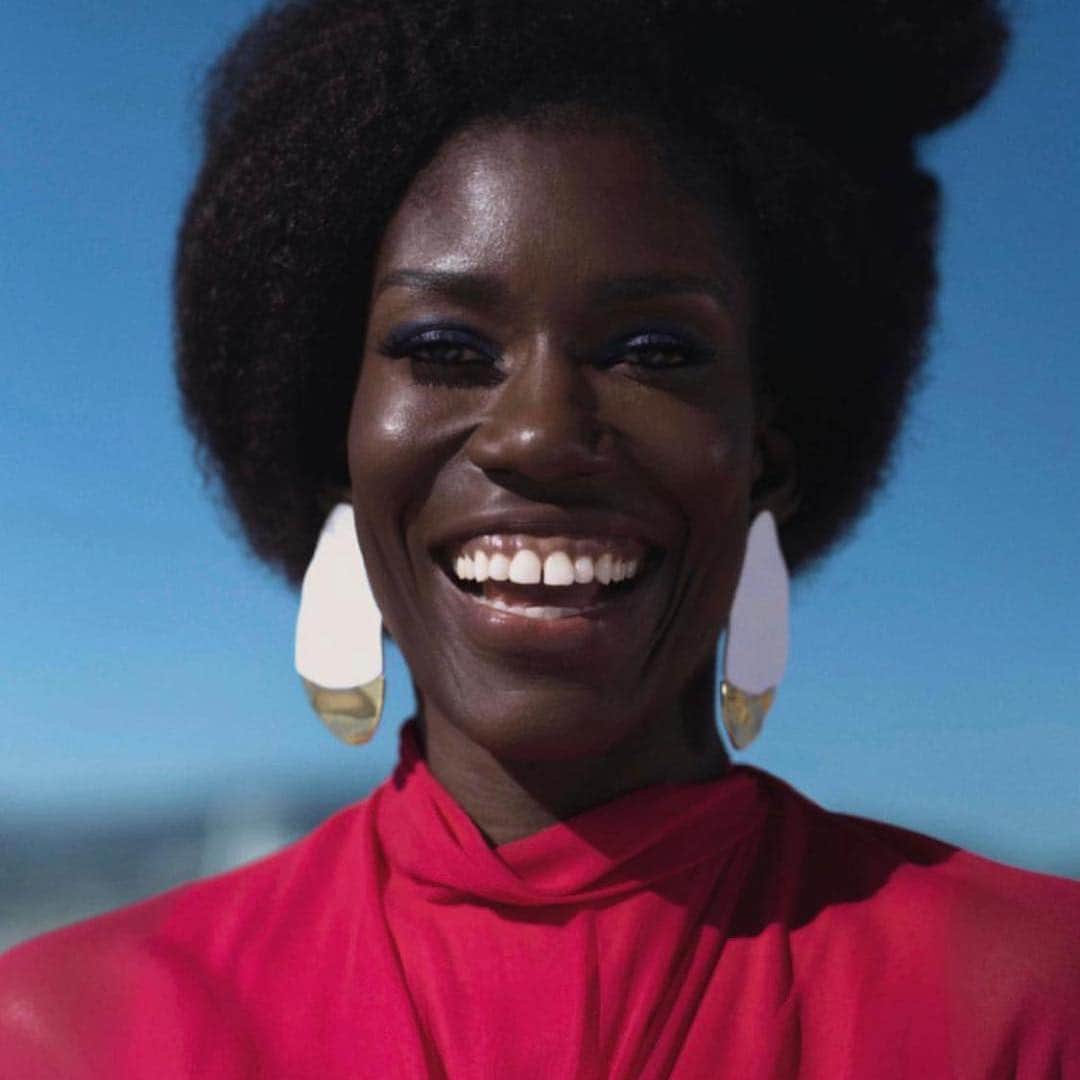 Monica Sordoのインスタグラム：「So honored to see this beauty Bozoma Saint John @badassboz wearing our #NSxMS Oyster Gilot EarSculptures 🌪 styled by this star ✰ @jasonrembert for @portermagazine @netaporter - link in Profile #NausheenShah x #MonicaSordo #Porter #Netaporter #ThankYouJason」