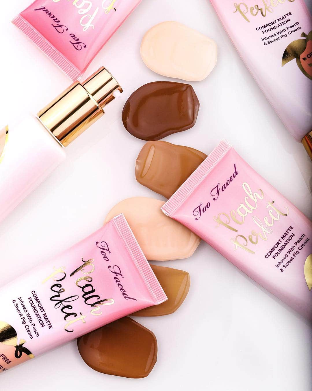Too Facedさんのインスタグラム写真 - (Too FacedInstagram)「Create the perfect MATTE base for any makeup look ✨ Our Peach Perfect Foundation is now available in 30 GORGEOUS shades! Drop a 🍑 below if you're MATTE about our NEW shades! Pick up your shade @sephoracanada! #tfpeachesandcream #toofaced」4月8日 3時01分 - toofaced