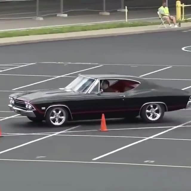 ファンクマスター・フレックスのインスタグラム：「#68chevelle (not mine) looking sweet! Lil fender bender at end! (Wait for it)」