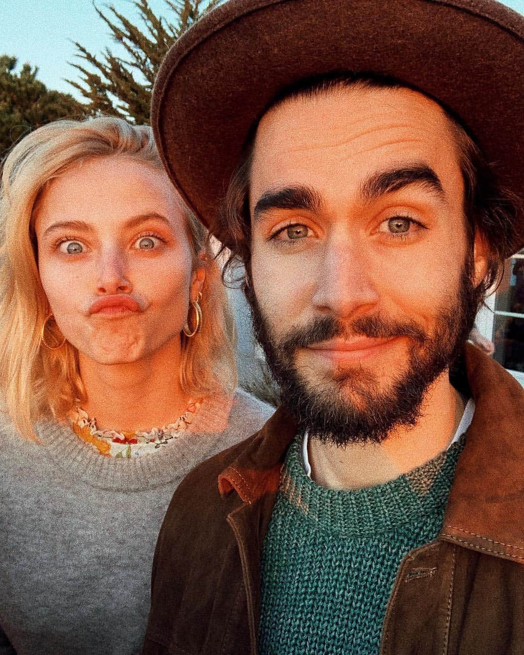 NICOLAS SIMOESのインスタグラム：「Caption this in one word @nicoetcoco 😂」