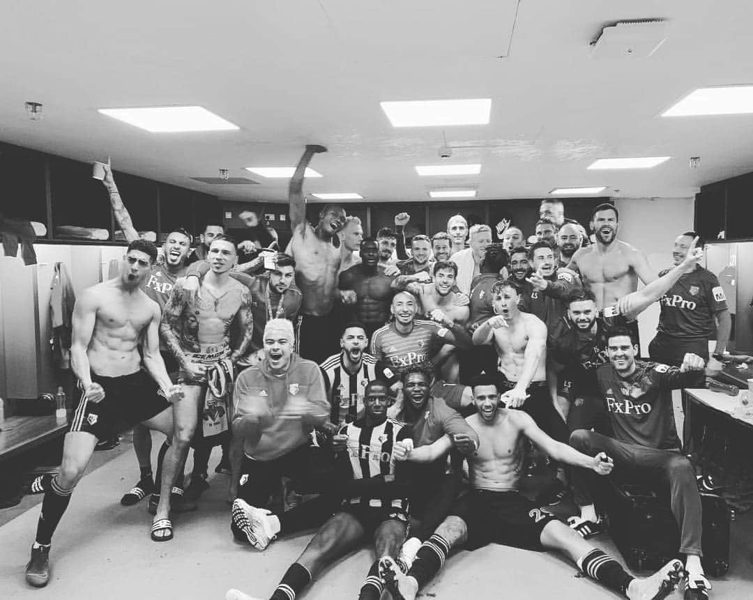 アダム・マシーナのインスタグラム：「this is a team that comes back ....we did it together!!! 🐝⚽️ ... it’s FA cup final」