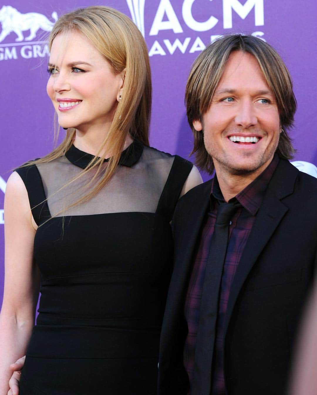 E! Onlineさんのインスタグラム写真 - (E! OnlineInstagram)「Defying G̶r̶a̶v̶i̶t̶y̶ relationship goals one red carpet at a time. #ACMAwards (📷: Getty Images)」4月8日 4時07分 - enews