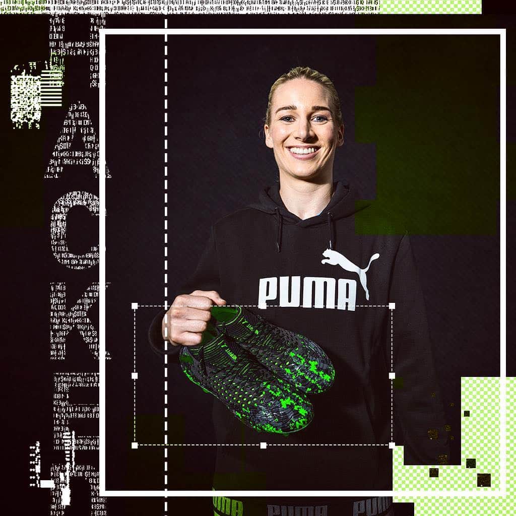 ジェンマ・ボナーのインスタグラム：「Delighted to be joining the @puma family .. exciting times ahead together with @pumafootball 🖤😬#pumafootball #hacked #future」