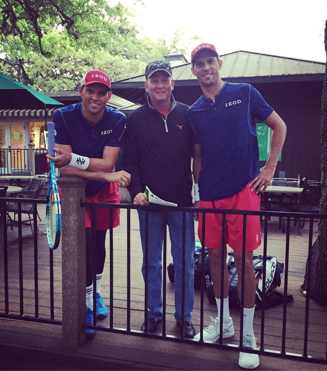 ブライアン兄弟さんのインスタグラム写真 - (ブライアン兄弟Instagram)「Thank you Tim Stallard and the tennis fans at #HorseShoeBay and #SanAntonio for an amazing weekend!  See you all soon! On to #RiverOaks and the @mensclaycourt! 🎶 🎾」4月8日 4時15分 - bryanbros