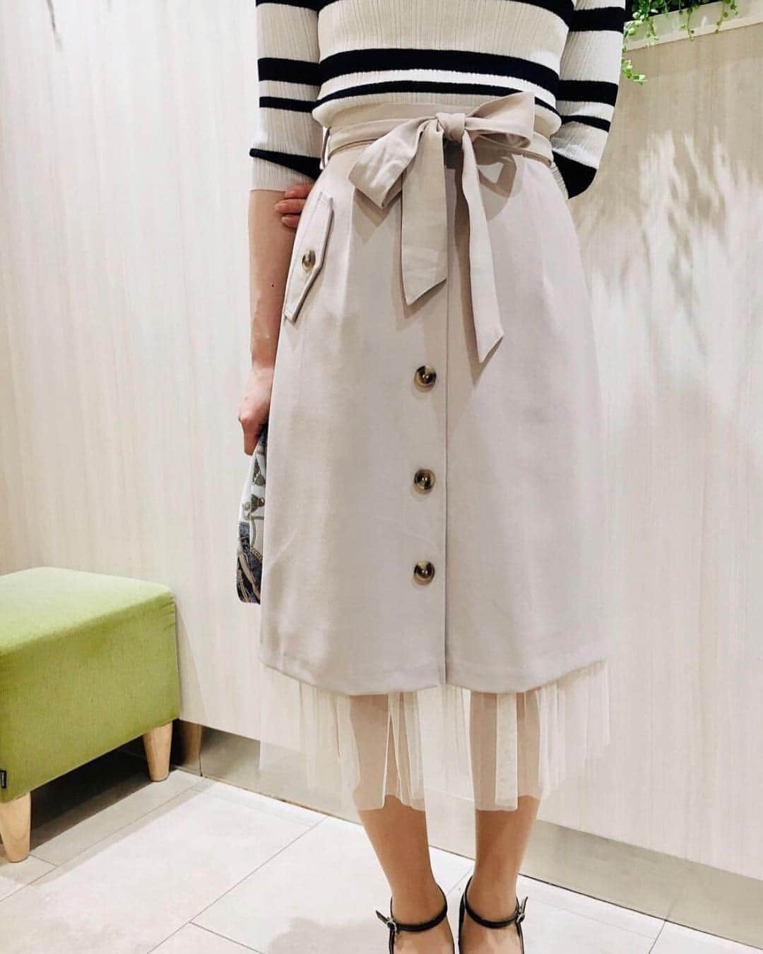 Fabulous Angelaさんのインスタグラム写真 - (Fabulous AngelaInstagram)「**STAFF COORDINATE ** . 美人百花4月号掲載商品❤︎トレンドのマリンスタイルは、ニット、トレンチスカート、チュールスカート、スカーフの4点セットの着回し力抜群の嬉しいアイテム。 . ♦︎スカーフ付ニット×トレンチタイトプリーツスカートセットアップ ¥14,000＋tax （ベージュ、ネイビー、ギンガム） . #fabulousangela #ファビュラスアンジェラ #セットアップ#マリンスタイル#雑誌掲載商品 #美人百花掲載」3月15日 11時48分 - fabulousangela_official