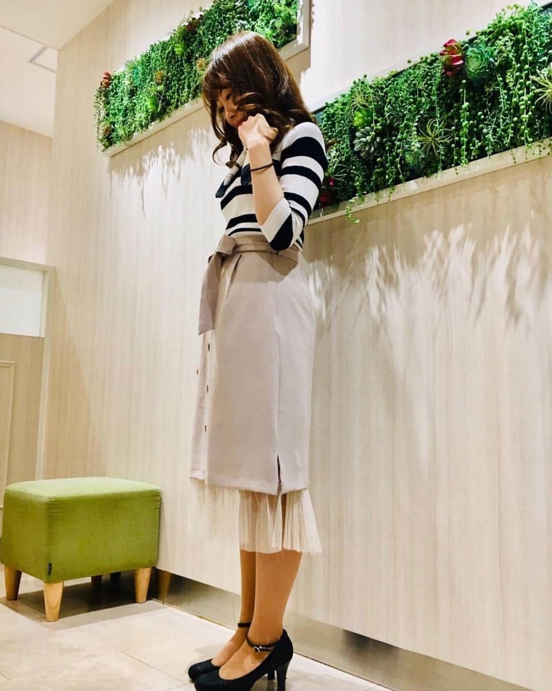 Fabulous Angelaさんのインスタグラム写真 - (Fabulous AngelaInstagram)「**STAFF COORDINATE ** . 美人百花4月号掲載商品❤︎トレンドのマリンスタイルは、ニット、トレンチスカート、チュールスカート、スカーフの4点セットの着回し力抜群の嬉しいアイテム。 . ♦︎スカーフ付ニット×トレンチタイトプリーツスカートセットアップ ¥14,000＋tax （ベージュ、ネイビー、ギンガム） . #fabulousangela #ファビュラスアンジェラ #セットアップ#マリンスタイル#雑誌掲載商品 #美人百花掲載」3月15日 11時48分 - fabulousangela_official