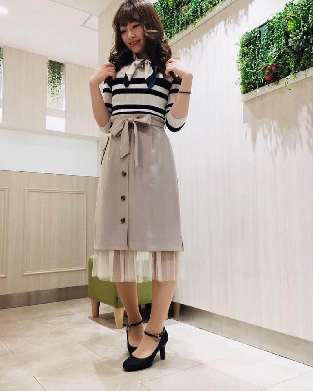 Fabulous Angelaさんのインスタグラム写真 - (Fabulous AngelaInstagram)「**STAFF COORDINATE ** . 美人百花4月号掲載商品❤︎トレンドのマリンスタイルは、ニット、トレンチスカート、チュールスカート、スカーフの4点セットの着回し力抜群の嬉しいアイテム。 . ♦︎スカーフ付ニット×トレンチタイトプリーツスカートセットアップ ¥14,000＋tax （ベージュ、ネイビー、ギンガム） . #fabulousangela #ファビュラスアンジェラ #セットアップ#マリンスタイル#雑誌掲載商品 #美人百花掲載」3月15日 11時48分 - fabulousangela_official