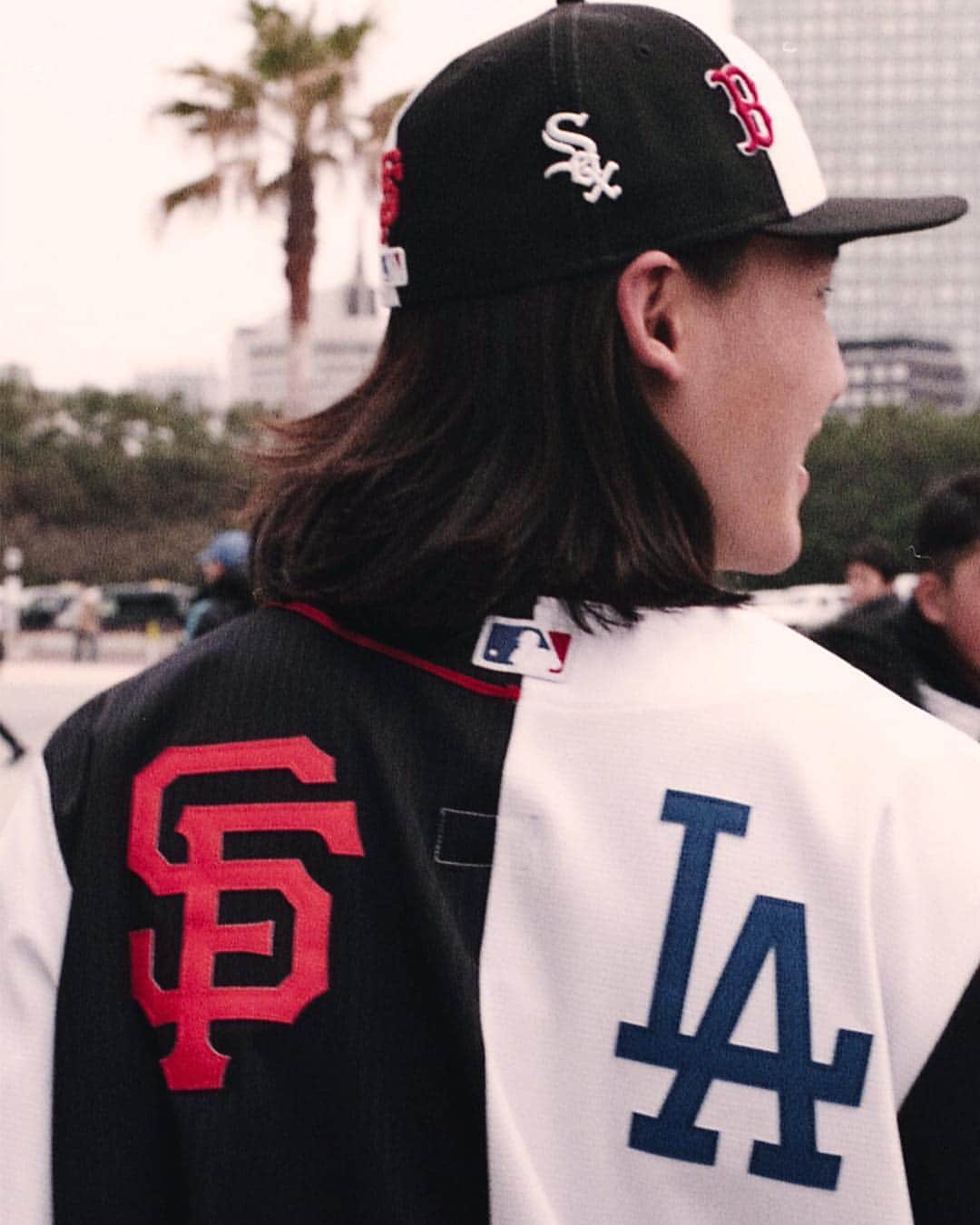 のインスタグラム：「… MLB × BEAMS 3.15(Fri) Release アメリカの国民的スポーツである、メジャーリーグベースボール（MLB）とビームスによるコラボレーションが実現。 オフィシャルユニフォーム・サプライヤーとしても人気を博すMajestic ®によるウエアと、NEW ERAによるキャップのトータルコーディネートを提案します。 HARAJUKU BEAMSの特設サイトにて紹介していますので、是非ともチェックして下さい！ @mlbjapan  @majestic_japan  @newerajapan  @beams_harajuku_official  #HARAJUKU＿BEAMS #beams #ビームス #原宿」