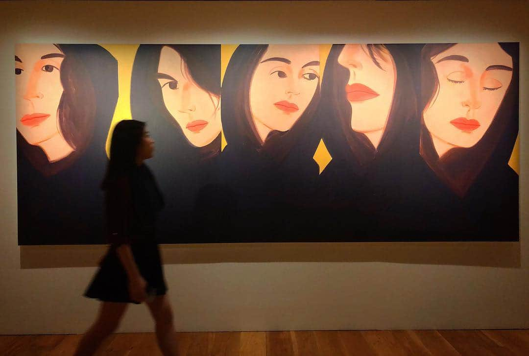 サザビーズさんのインスタグラム写真 - (サザビーズInstagram)「At 91, Alex Katz is one of the most important and oldest living artists in the United States. Characterised by bold vibrant colour, pristine flat surfaces and a virtuosic economy of line, Katz’s celebrated portraits and landscapes are widely regarded as a precursor of Pop Art. In celebration of Hong Kong Arts Month, Sotheby’s S|2 is honoured to present Alex Katz’s debut selling exhibition in #HongKong – now on view through 1 April. Pictured here: Vivien, 2016 #SothebysContemporary #AlexKatz #ContemporaryArt」3月15日 11時55分 - sothebys