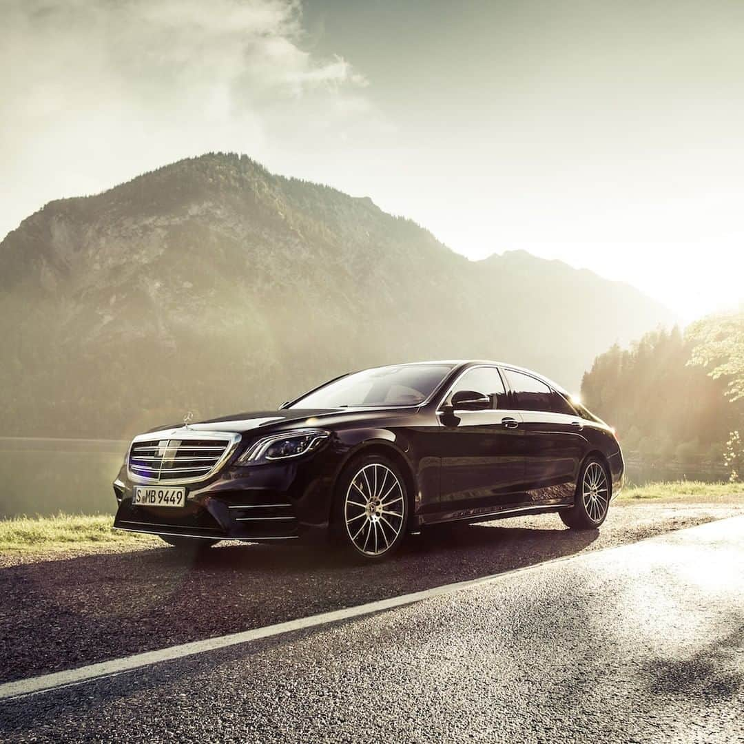 メルセデス・ベンツさんのインスタグラム写真 - (メルセデス・ベンツInstagram)「Stepping up your road trip game with the Mercedes-Benz S 350 d 4MATIC. 💎 📸: @johannesgloeggler.de for #MBsocialcar  ______________ [Mercedes-Benz S 350 d 4MATIC | Kraftstoffverbrauch kombiniert: 6,2 l/100 km | CO2-Emissionen kombiniert: 163 g/km | mb4.me/RechtlicherHinweis/] . #SClass #Mercedes #MercedesBenz #Design #Luxury #Lifestyle #Car #Cartastic #InstaCar #cars247 # #Dreamcar #amazingcars」3月15日 12時00分 - mercedesbenz