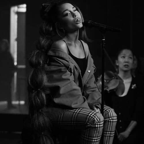 E! Onlineさんのインスタグラム写真 - (E! OnlineInstagram)「Ariana Grande had to pre-tape her #iHeartAwards2019 performance, but just know that while we were singing along to "needy," she was "running around like a f—king maniac." (📷: @alfredoflores)」3月15日 12時00分 - enews