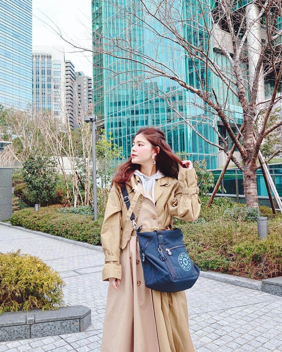 畑有里紗さんのインスタグラム写真 - (畑有里紗Instagram)「カジュアルコーデ👖 . . coat @gyf_tokyo  新作のトレンチ可愛すぎる❤︎ Parker @gu_for_all_  bag @kipling_japan  キプリングのバックは 今日から渋谷ロフトで26日まで pop-up storeを開催中❤️ わたしもゲットしたよ✌︎ 可愛いバックたくさんあったので ぜひ見に行ってみてね👜♡ . . （全身も3枚目に載せてるよ） . #Kipling#キプリングジャパン#渋谷#渋谷ロフト#ロフト#期間限定#渋谷#キプリング #キプリングバック#ariicode#kiplinglivelight#LOFT#kiplingjapan」3月15日 12時11分 - arii_m36