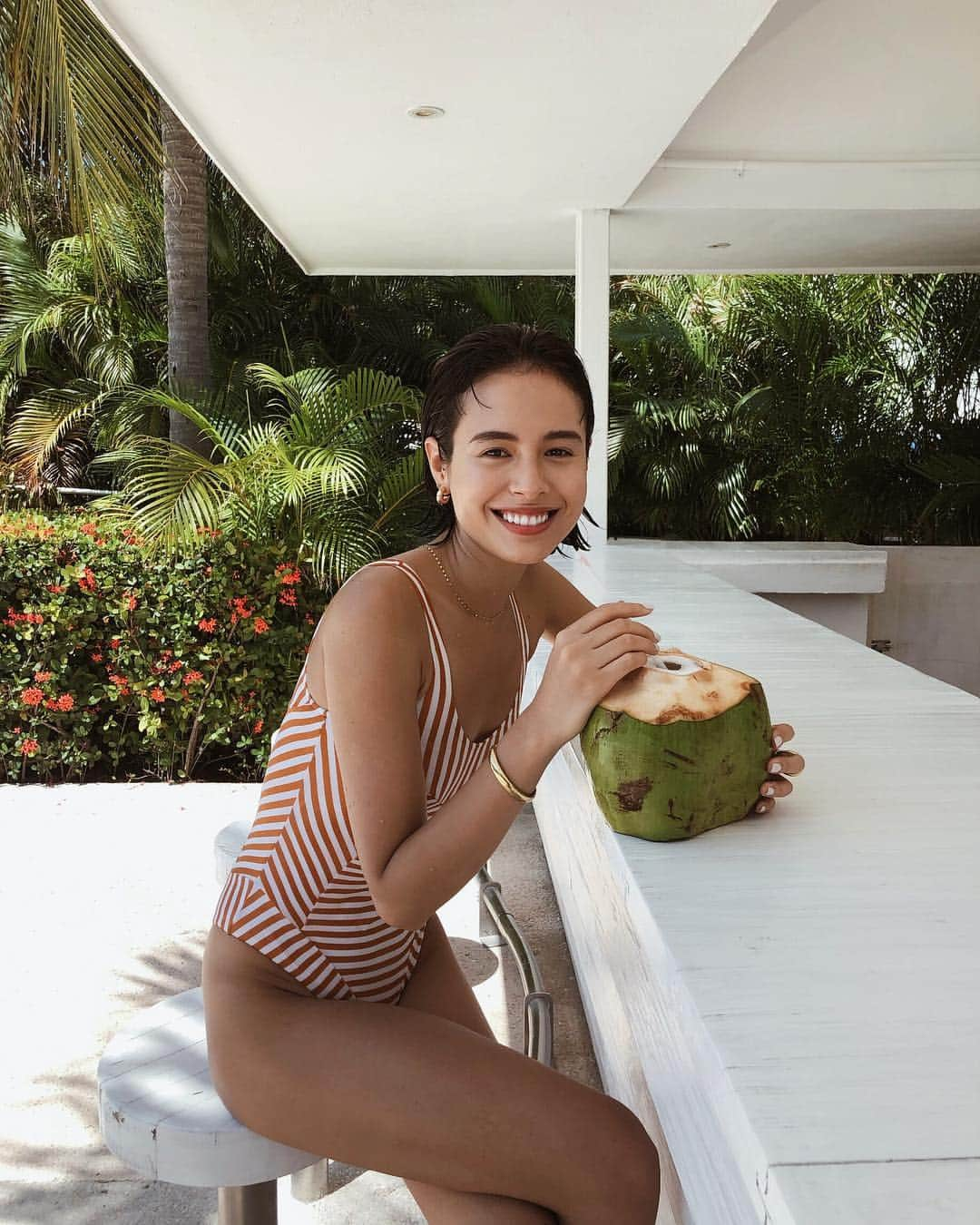 大屋夏南さんのインスタグラム写真 - (大屋夏南Instagram)「😁🥥 メキシコに来てから毎日欠かさずココナッツ😀 ・ ・ #cancun #mexico #メキシコ #カンクン」3月15日 12時03分 - __kana_oya__