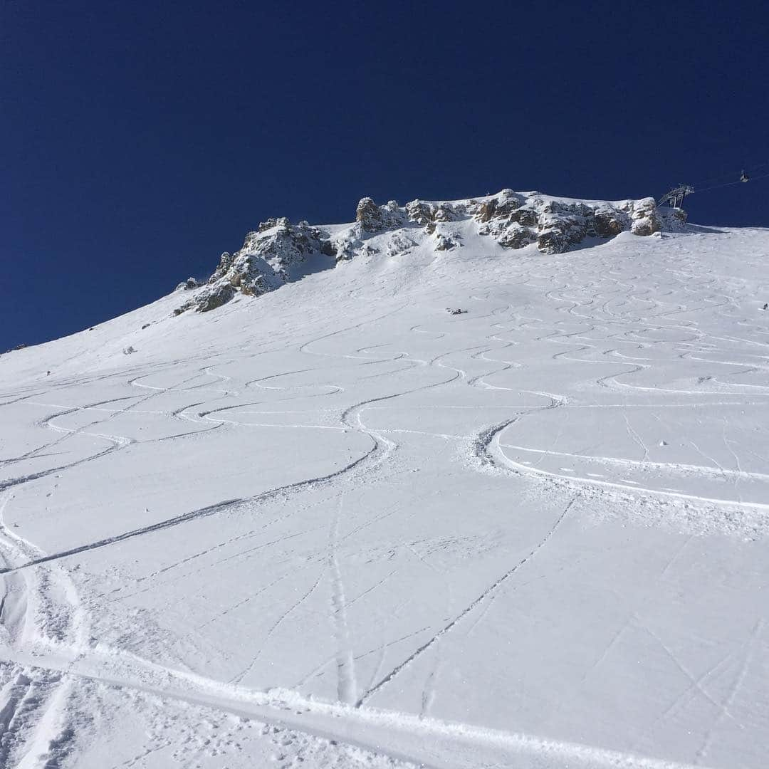 上田ユキエさんのインスタグラム写真 - (上田ユキエInstagram)「Bluebird, Powder, So Peaceful Weekdays💕 今週のマンモスはパウダーいっぱい❄️最高のコンディションです💯 来週はまた雪予報。まだまだ冬ですよ〜。 #mammothmarch #snowboarding #mammothlife #bluebird #powder #peaceful」3月15日 12時08分 - yukie_ueda