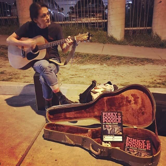 PINKY DOODLE POODLEさんのインスタグラム写真 - (PINKY DOODLE POODLEInstagram)「We did acoustic gig on the street in Austin, TX!! Thank you for listening and supporting!! . . #pinkydoodlepoodle  #pdp  #ustour2019  #sxsw2019 #highenergyrocknroll  #livemusic #rockmusic #rock #rockband  #japanese  #tour #ustour #livetour  #tourlife #musicianlife #musician #gibsonguitars #gibsonbass #gibson #eb3 #lespaul #marshallamps #vintage #femalebassist #femalevocalist #アメリカ #海外旅行 #音楽」3月15日 12時16分 - pinkydoodlepoodle