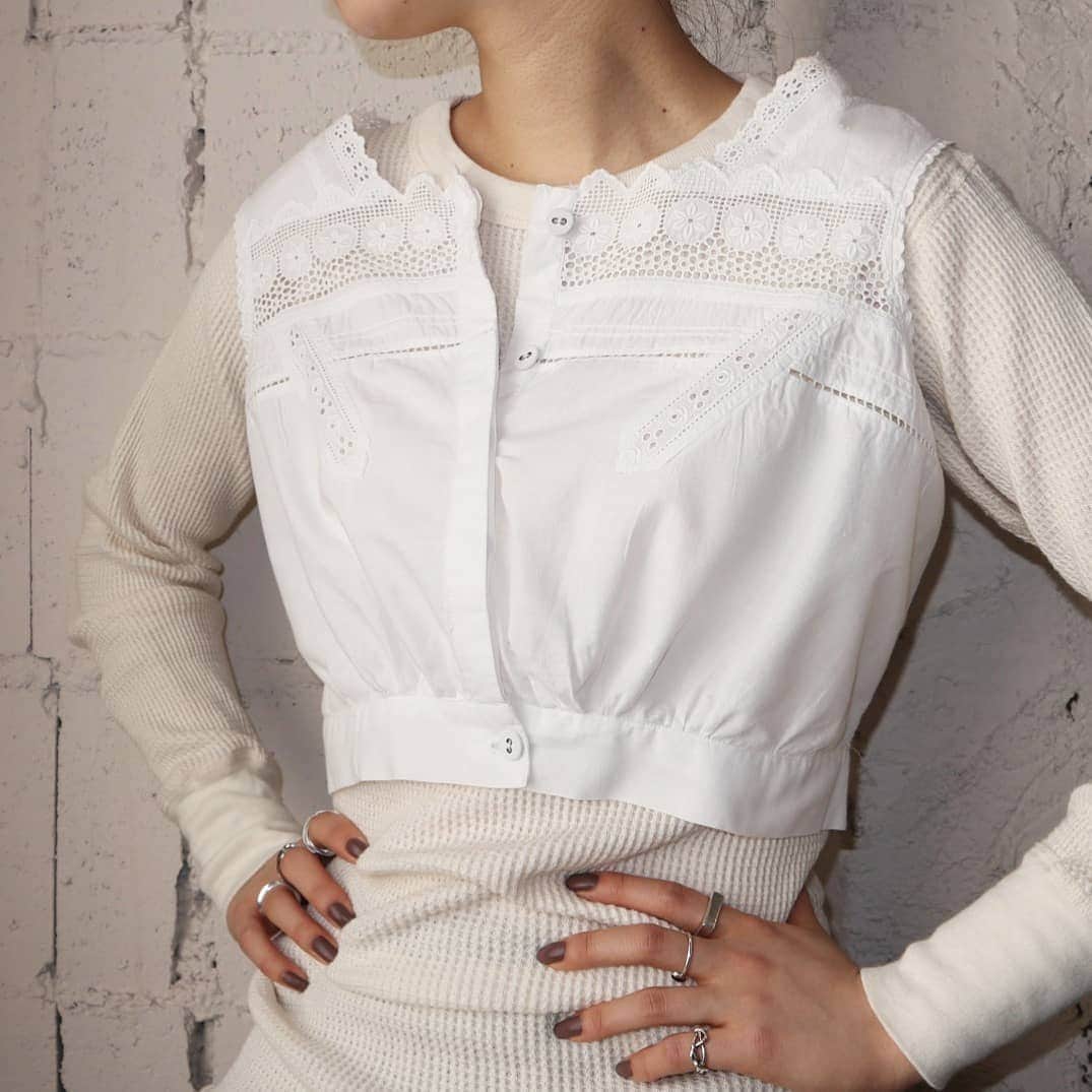 吉祥寺 古着屋 Orfeoのインスタグラム：「Vintage Cotton Lace Camisole  #Orfeo #Kichijoji #Tokyo #vintage #used #fashion #coodinate #outfits  掲載商品のお問い合わせはメールにて承っております。コメント、DMでのお問い合わせは受け付けておりませんのでご了承ください。」