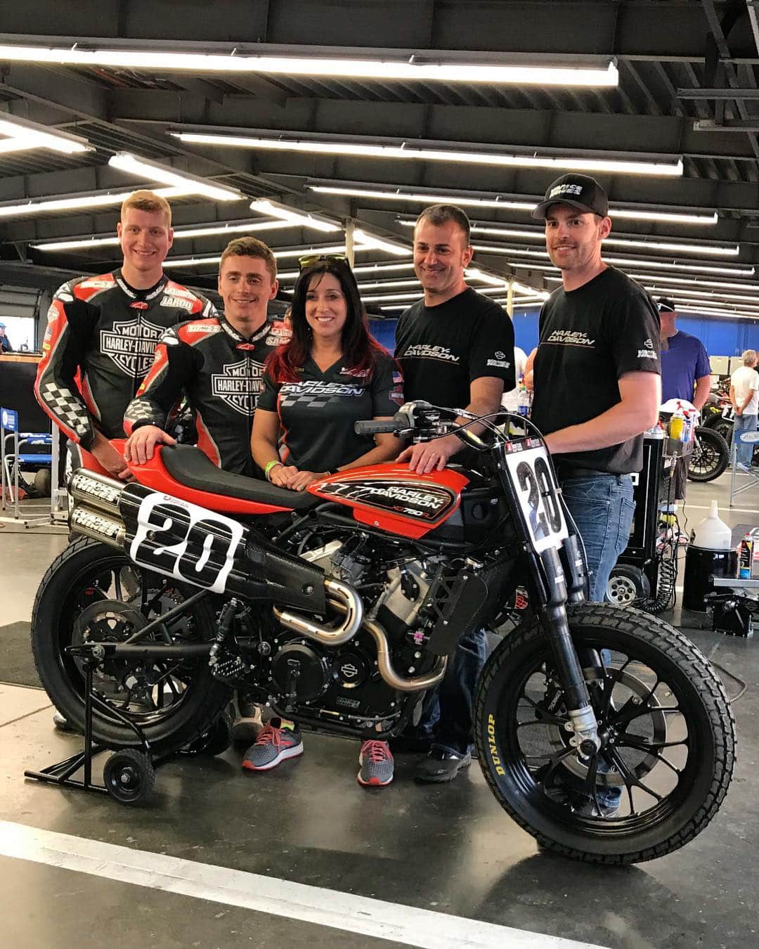 Harley-Davidsonさんのインスタグラム写真 - (Harley-DavidsonInstagram)「Squad up. 💪  The full #HarleyRacing team together during #DaytonaBikeWeek. Make sure to give the crew a follow: @jarodvanderkooi20  @sammyhalbert  @angellesampey  @andrewhines_psm  @eddie.krawiec」3月15日 12時22分 - harleydavidson