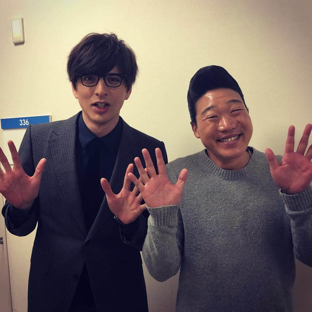 城田優さんのインスタグラム写真 - (城田優Instagram)「まさかの同い年💁‍♂️ #みやぞんさん #全てが面白すぎて悔しかった #何年かぶりに笑い過ぎてお腹痛くなっちゃった  #普段からふんわりした愛おしいお方 #本当素敵だったなぁ #またすぐ会いたい #恋かな #脱力タイムズ #今夜放送です」3月15日 12時22分 - yu_shirota