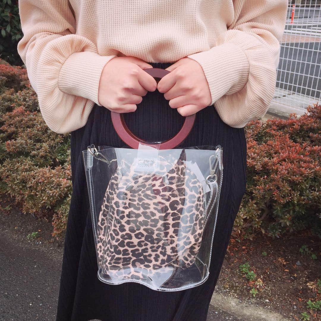 WEGO OFFICIAL GOODSさんのインスタグラム写真 - (WEGO OFFICIAL GOODSInstagram)「ウッドハンドルが可愛いクリアバッグ入荷致しました🐇❤️ ショルダーは取り外し可能で、¥3500になります☺️☺️☺️ #wego#wegogood#clear#instagood#instafashion#metal#Pearl#harajuku#kawaii#leopard#クリアバッグ#プチプラ#プチプラアクセ#MERY#rili_tokyo#置き画くら部#멋스타그램#패션#패션스타그램」3月15日 12時37分 - wego_goods