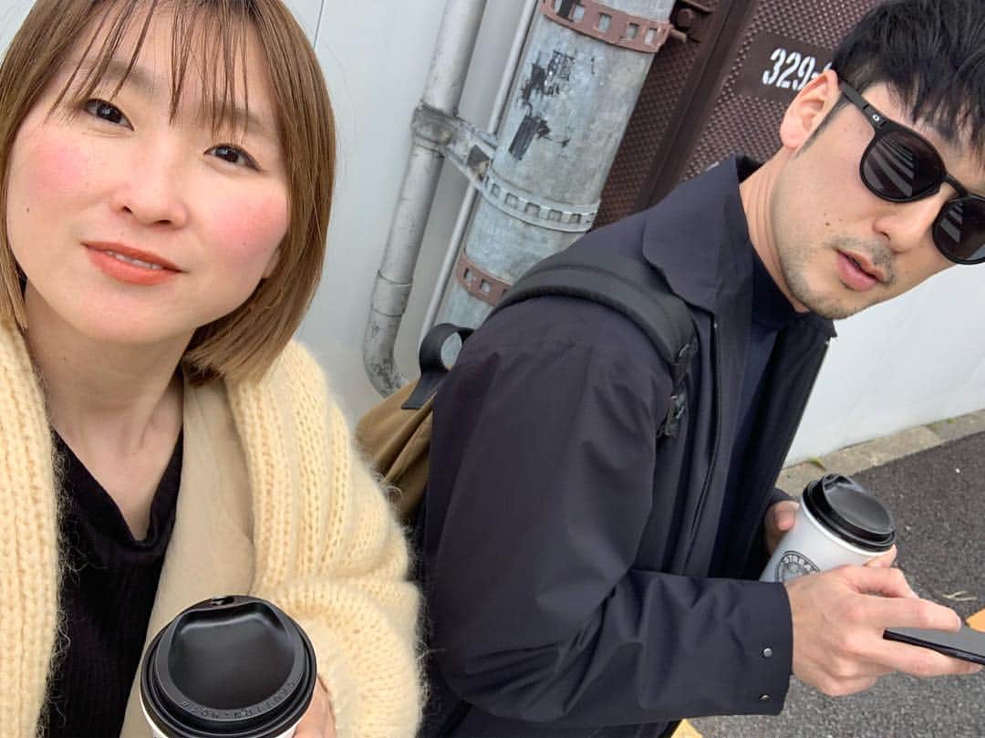 花盛友里のインスタグラム：「3/15サイコーの日。 今日は結婚記念日。 夫婦になって6年目ー！ 早いもんだ。 昨日お昼に美味しいお寿司食べさせてもろたよ。 あんがとよー！ これからもよろしっっく！」
