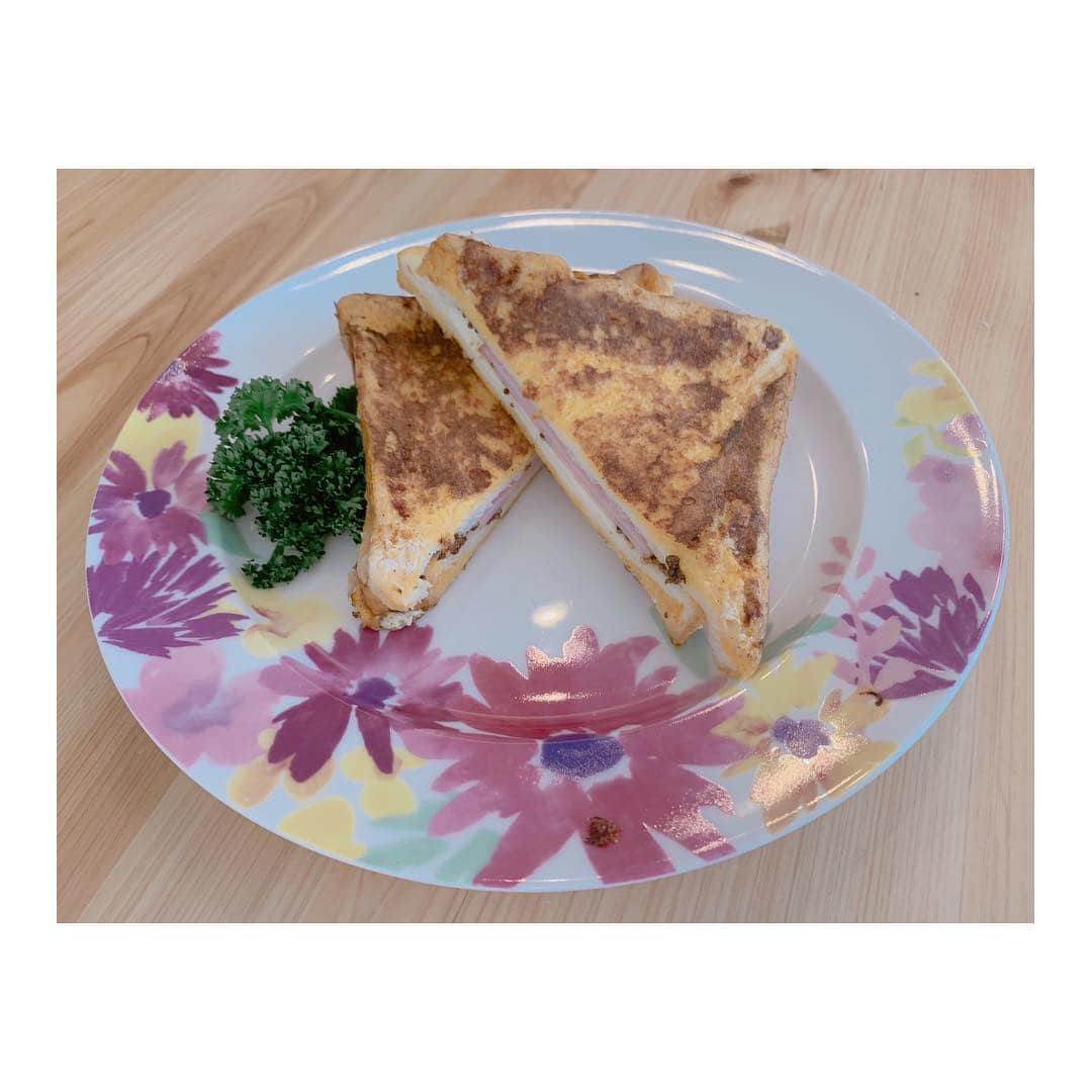 辻希美さんのインスタグラム写真 - (辻希美Instagram)「lunchは今日の3分クッキングでやっていたハムチーズフレンチトーストを真似て焼いて食べました!!(๑•̀ω•́ฅ)👌 #lunch #3分クッキング #ハムチーズフレンチトースト #材料が家にあったから作れた #簡単 #美味しい #ご馳走様でした」3月15日 12時46分 - tsujinozomi_official