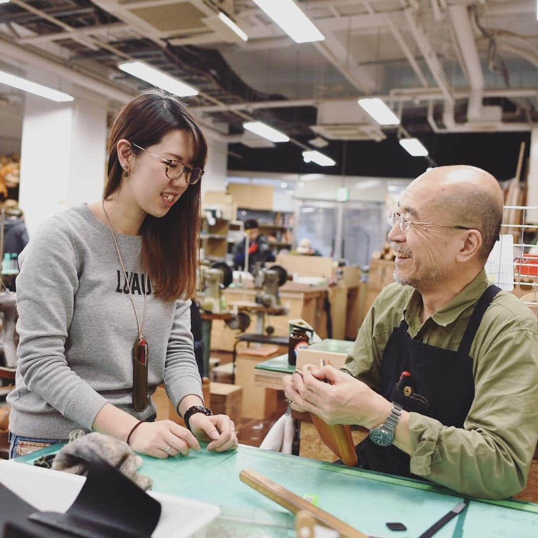 HERZ ヘルツさんのインスタグラム写真 - (HERZ ヘルツInstagram)「ヘルツ各店舗で実施している春財布キャンペーン2019。﻿ 目玉イベントでもあるエイジング財布リレーも2周目の開催に突入！﻿ エイジング財布たちが本店へ帰ってまいりました！﻿ 前回の期間中ご来店頂けなかった方も、是非この機会にお手にとってご覧頂ければと思います。﻿ ﻿ 【ヘルツ本店】﻿ 定休日　毎週水曜・第2木曜日﻿ 営業時間　12:00〜19:00﻿ ﻿ #ヘルツ #ヘルツ本店 #ヘルツ春財布 #春財布 #財布 #革財布 #長財布 #エイジング #経年変化 #革 #レザー #革製品 #革小物 #herz #herzbag #leather #wallet #longwallet #leathergoods #handmade #madeinjapan」3月15日 12時55分 - herz_bag