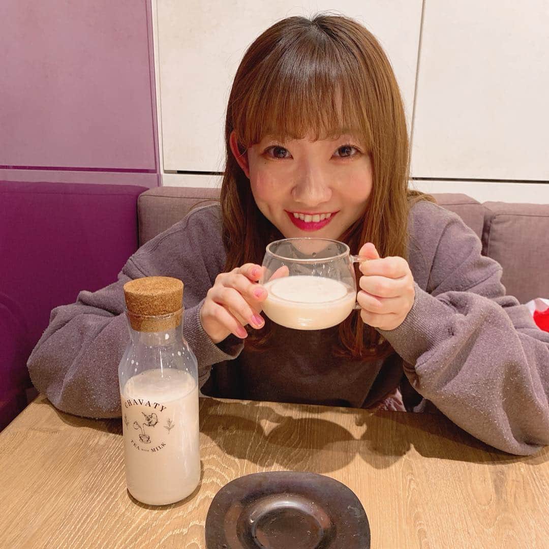 夏川愛実のインスタグラム：「ㅤㅤㅤㅤㅤㅤㅤㅤㅤㅤㅤㅤㅤ ㅤㅤㅤㅤㅤㅤㅤㅤㅤㅤㅤㅤㅤ  ほうじ茶ラテってしあわせ😊💓 ㅤㅤㅤㅤㅤㅤㅤㅤㅤㅤㅤ #chavaty#ミルクティー専門店#ミルクティー #ほうじ茶#ほうじ茶ラテ#ティーラテ#ほうじ茶ティーラテ #表参道#表参道カフェ#東京カフェ#ほうじ茶巡り ㅤㅤㅤㅤㅤㅤㅤㅤㅤㅤㅤ ㅤㅤㅤㅤㅤㅤㅤㅤㅤㅤㅤ」
