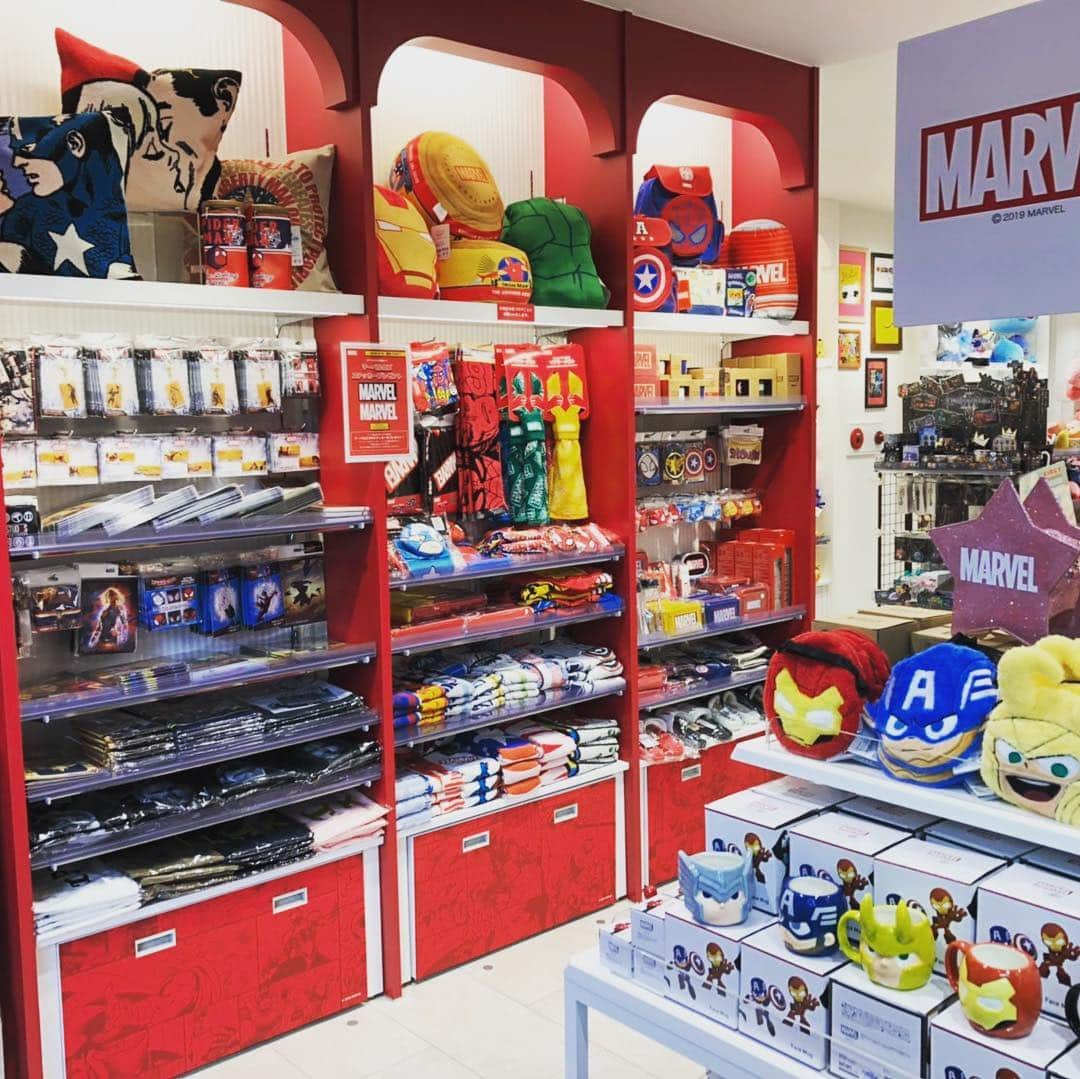 Kiddy Land Officialさんのインスタグラム写真 Kiddy Land Officialinstagram 三宮店の店頭で Marvel Pop Up Store スタート カッコいいグッズがたくさん揃ってますよ ぜひ遊びに来てください 今日から キャプテン マーベル 公開 楽しみですね